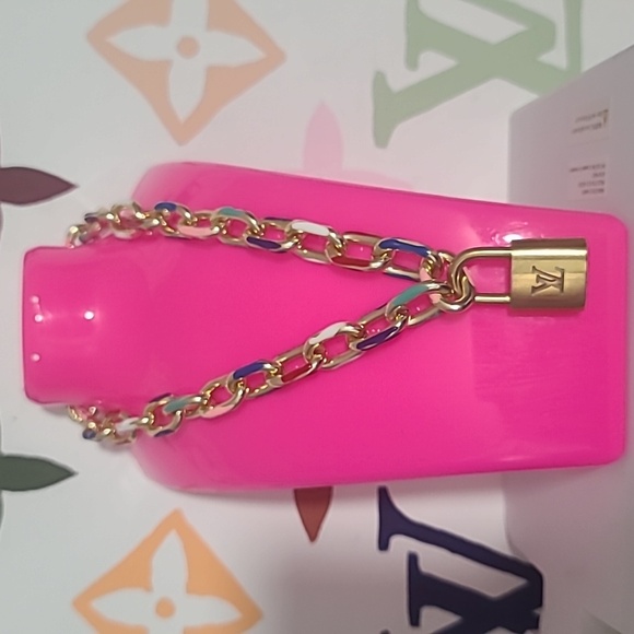 #319 Authentic LOUIS VUITTON Lock Key Set  with colorful Necklace and bracelet - Picture 4 of 8